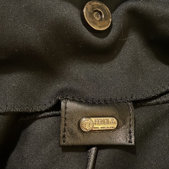 💐FENDI BLACK SATCHEL WITH LEATHER HANDLES AND LEASH POUCH - Picture 5 of 11